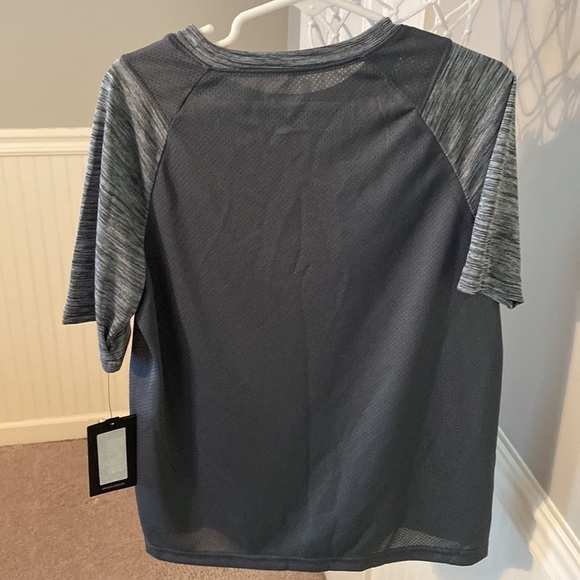 Gray kinetic tee boys size 8 - Picture 2 of 3